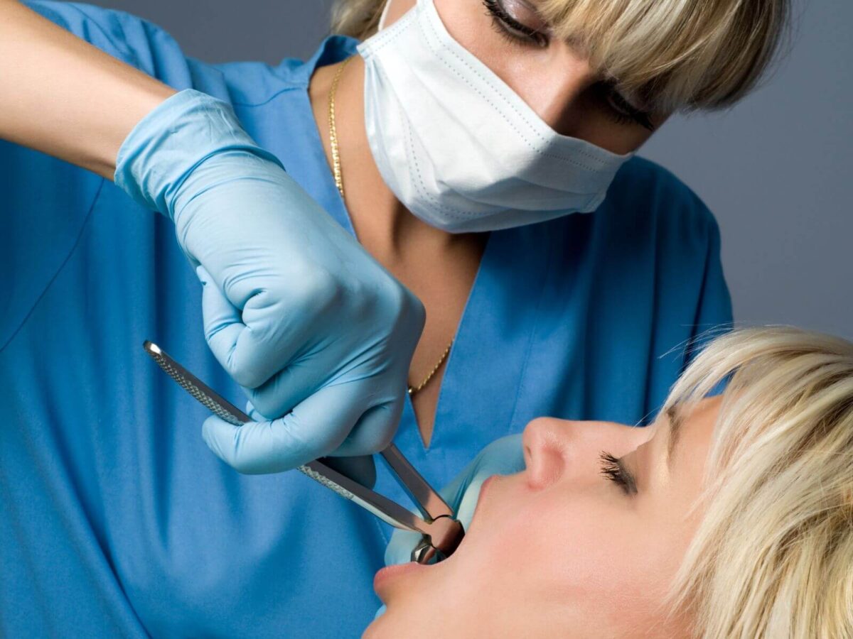 4 Reasons Why You Need To Get A Tooth Extraction